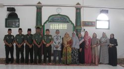 Dandim Serta Jajarannya dan Ibu-ibu Persit Laksanakan Kegiatan BINTAL di Musholla Abdul Qodir Kodim 1607/Sumbawa